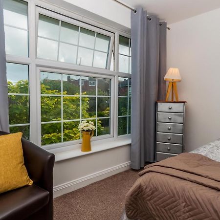 2 Bed Apartment-5 Guests - Business-Relocation-Parking - The Brighton Short Stay & Serviced Apartments Kültér fotó