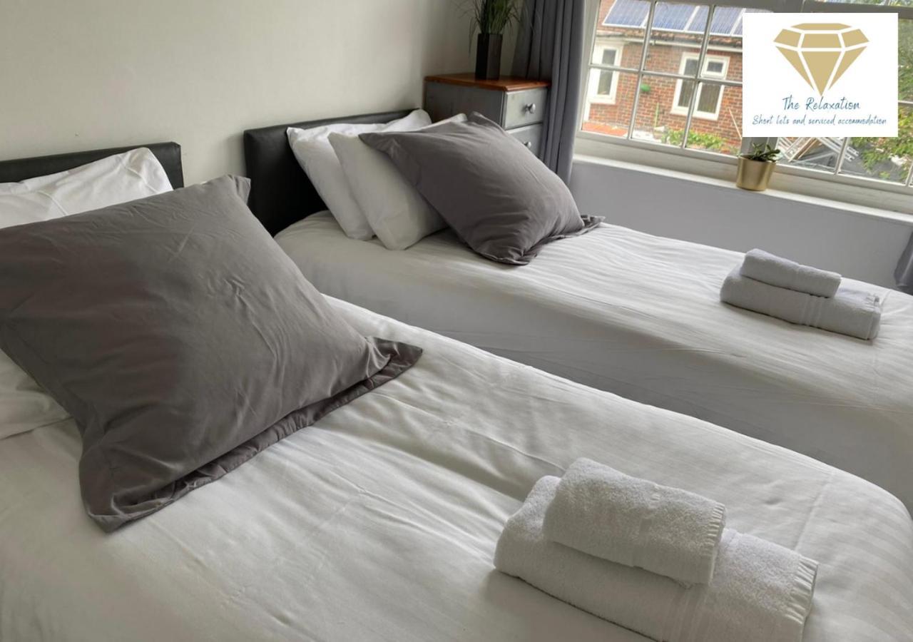 2 Bed Apartment-5 Guests - Business-Relocation-Parking - The Brighton Short Stay & Serviced Apartments Kültér fotó