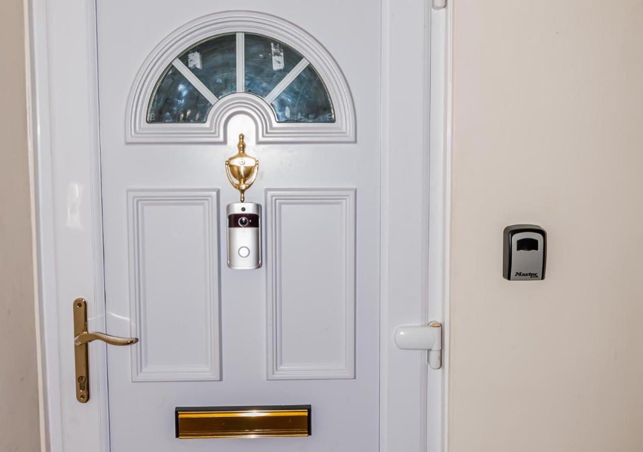 2 Bed Apartment-5 Guests - Business-Relocation-Parking - The Brighton Short Stay & Serviced Apartments Kültér fotó