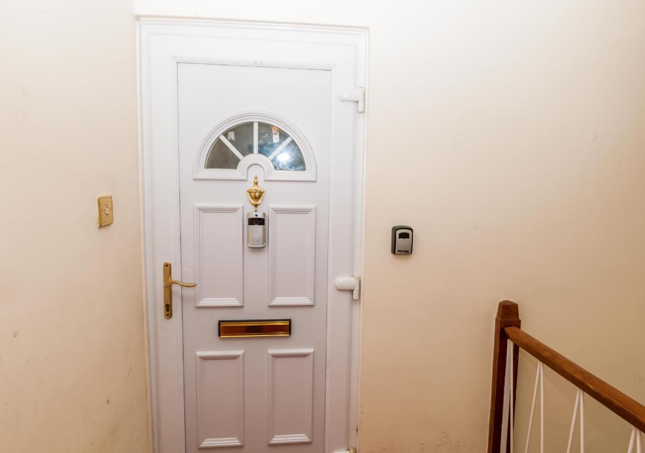 2 Bed Apartment-5 Guests - Business-Relocation-Parking - The Brighton Short Stay & Serviced Apartments Kültér fotó