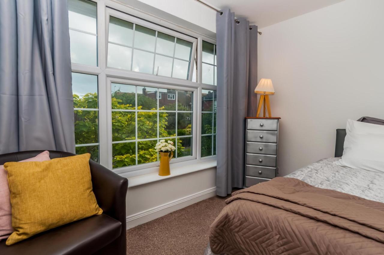 2 Bed Apartment-5 Guests - Business-Relocation-Parking - The Brighton Short Stay & Serviced Apartments Kültér fotó